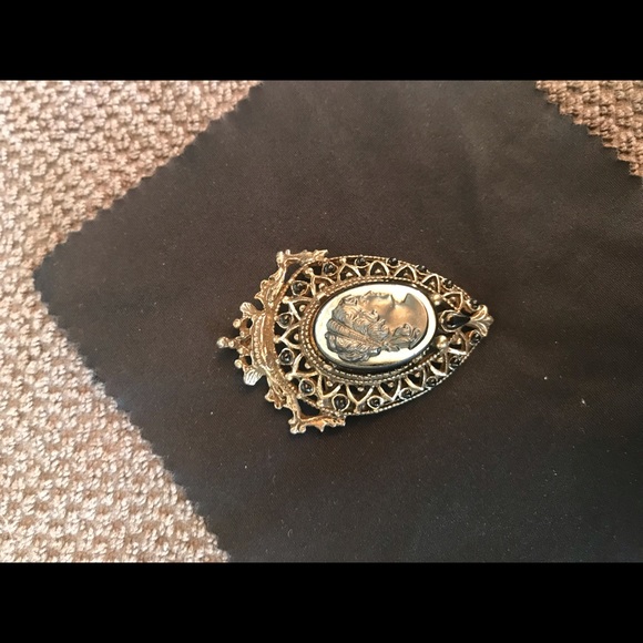 Vintage cameo brooch - Picture 10 of 10